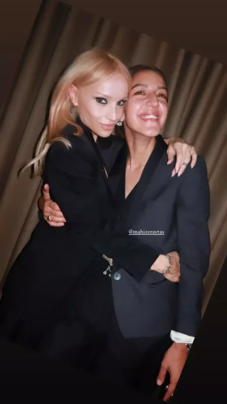 Ad günündən fotolar paylaşdı