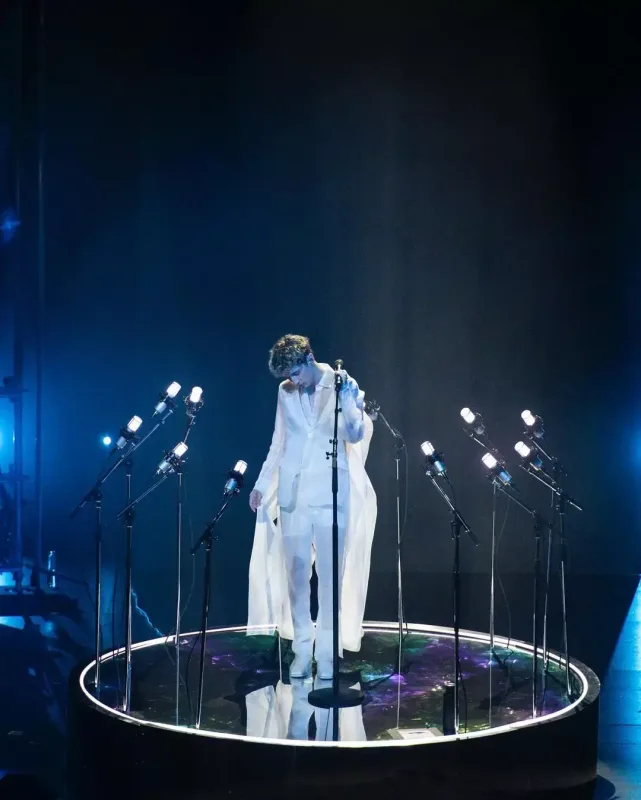 Səhnə şousu diqqət çəkdi