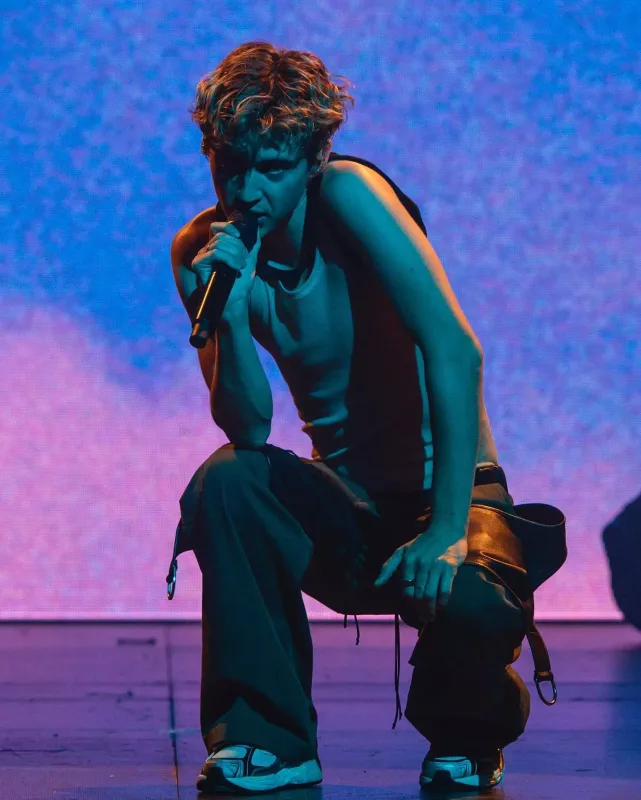 Səhnə şousu diqqət çəkdi