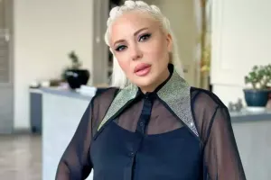 “Deyirdi, get hamamda oxu”