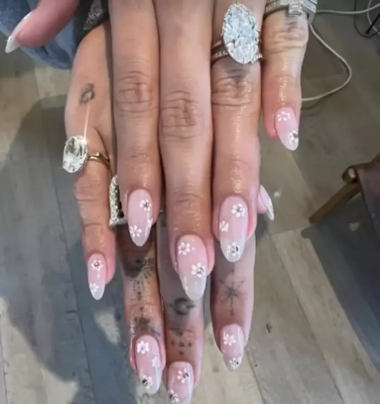 Hamilə həyat yoldaşına 1,5 milyonluq həddiyə aldı