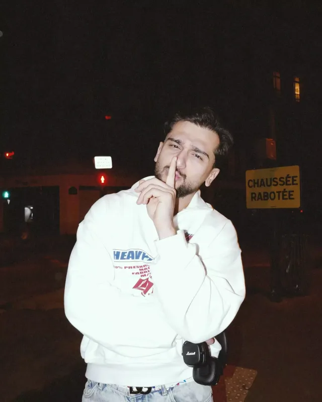 Coni Paris küçələrində