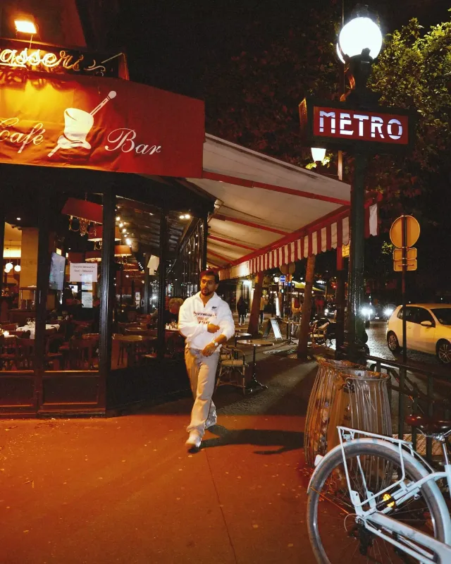 Coni Paris küçələrində