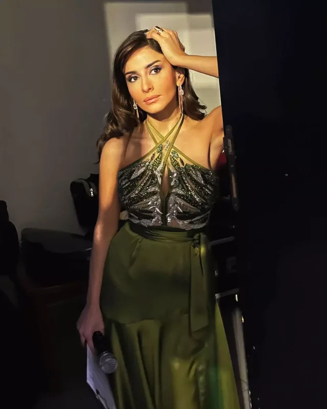 Xanım aparıcıların səhnə stilləri!