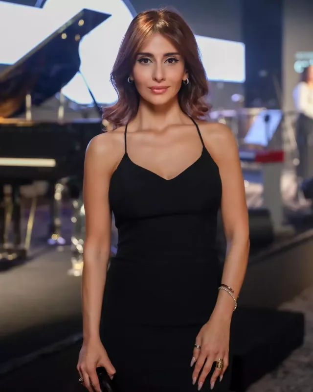 Xanım aparıcıların səhnə stilləri!