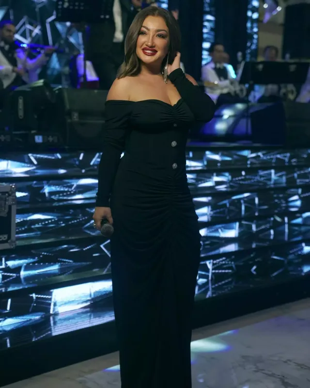 Xanım aparıcıların səhnə stilləri!