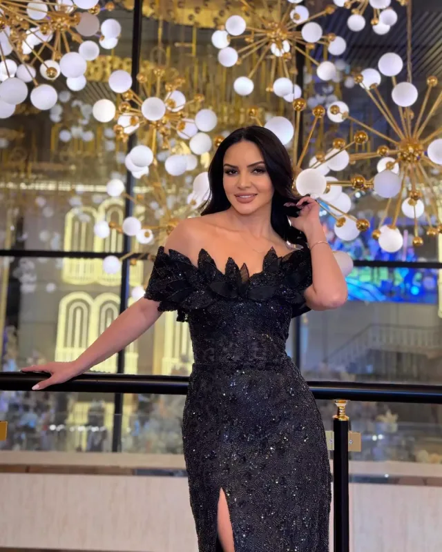 Xanım aparıcıların səhnə stilləri!