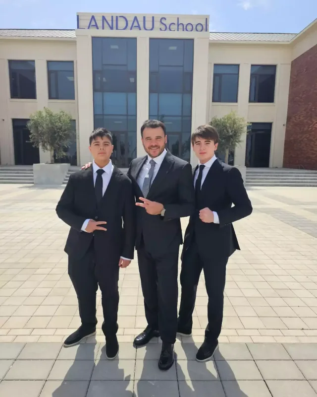 Emin övladlarını təbrik etdi