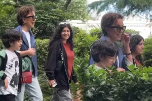 Lalə Məmmədova qızları ilə gəzintidə