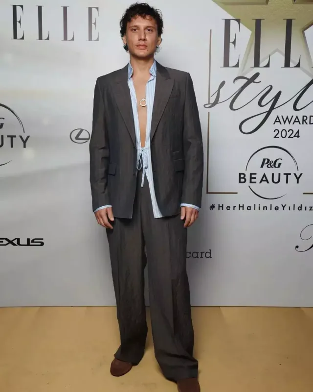 Qırmızı xalıda dəb yarışı