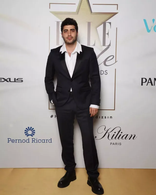 Qırmızı xalıda dəb yarışı