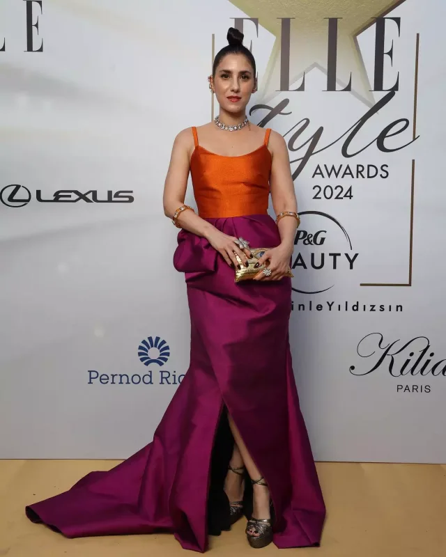 Qırmızı xalıda dəb yarışı