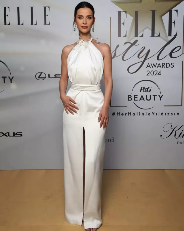 Qırmızı xalıda dəb yarışı