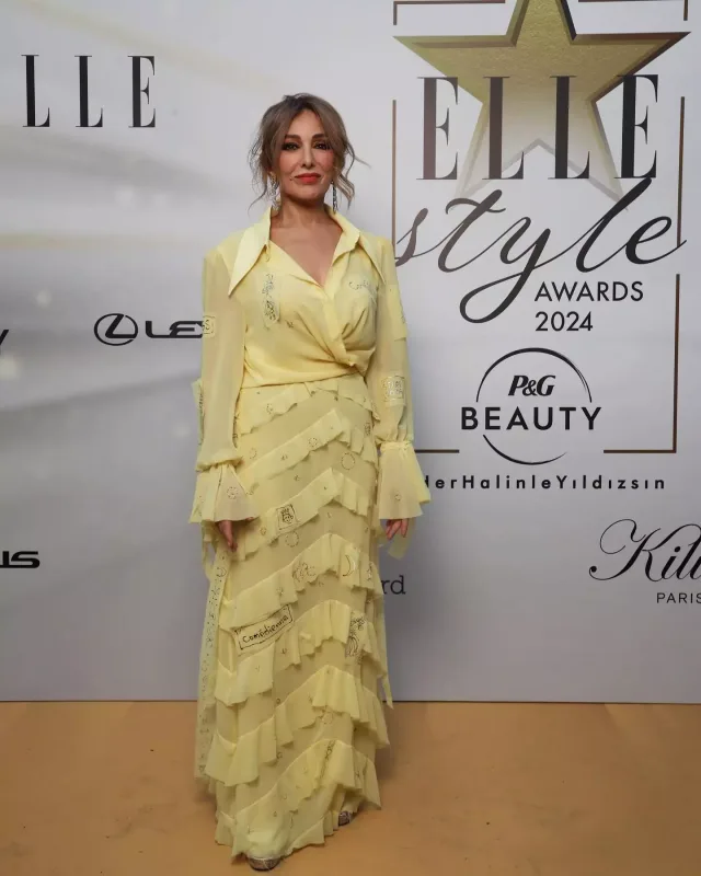 Qırmızı xalıda dəb yarışı