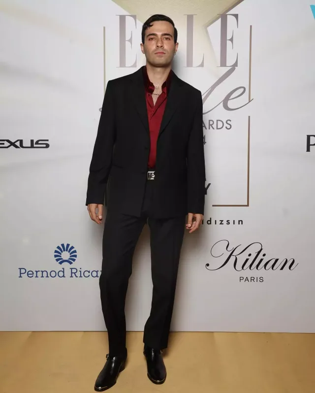 Qırmızı xalıda dəb yarışı