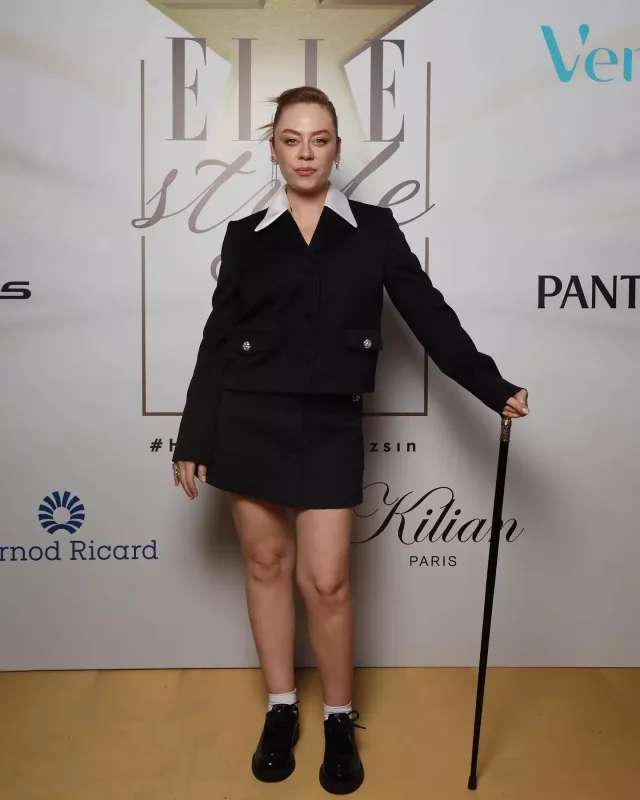 Qırmızı xalıda dəb yarışı