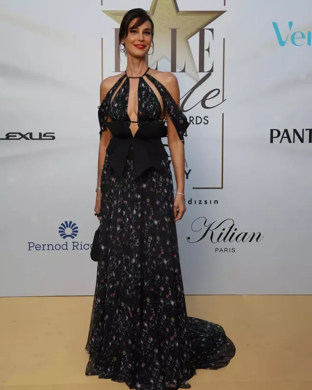 Qırmızı xalıda dəb yarışı