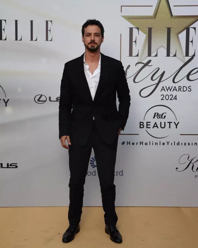 Qırmızı xalıda dəb yarışı