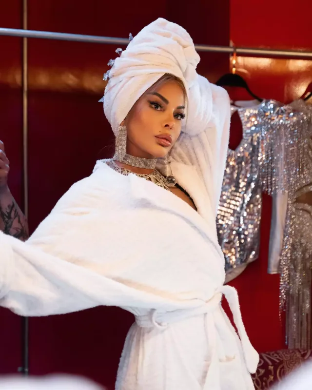 “Mən olan yer səhnədir”