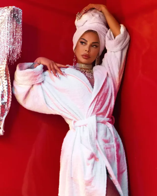 “Mən olan yer səhnədir”