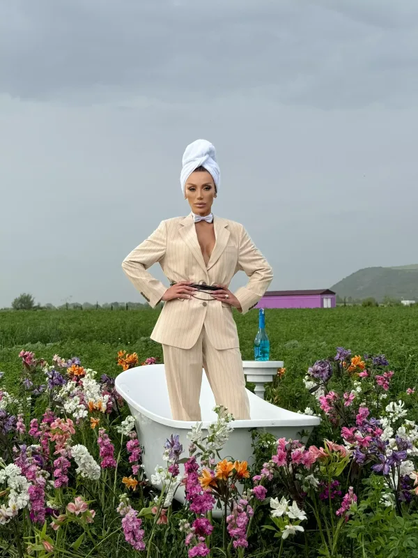 “Sərxoşam” üçün kamera qarşısında!