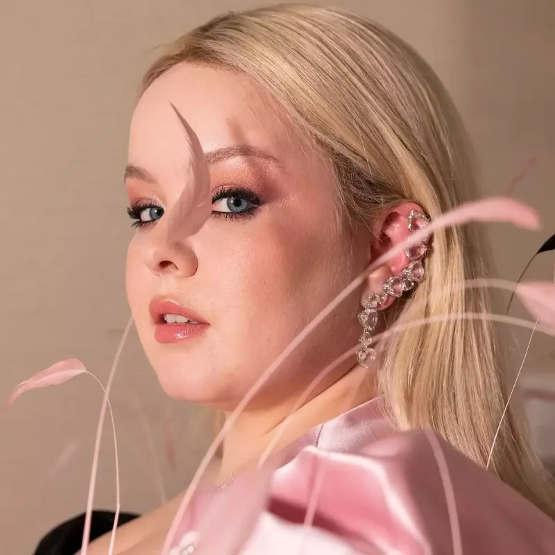 “Bridgerton”un ulduzu Fələstinə 1,7 milyon dollar bağışladı