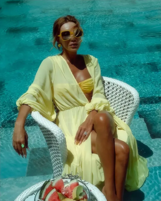 Röya Ayxanın istirahət fotoları...