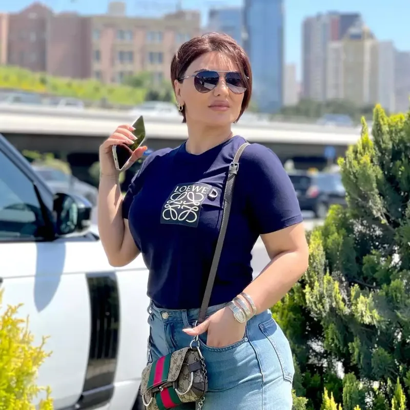 Şəbnəm imicini dəyişdi