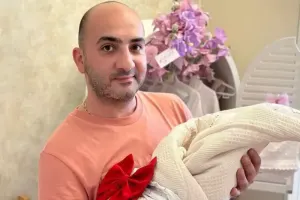 Nicatdan qızı ilə ilk fotolar