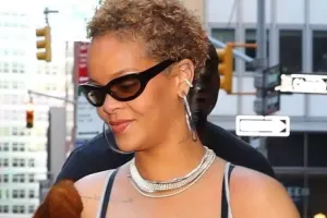 Rihanna yeni stili ilə küçədə görüntüləndi