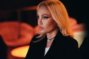 Nura Suri qonşusundan şikayətçidir