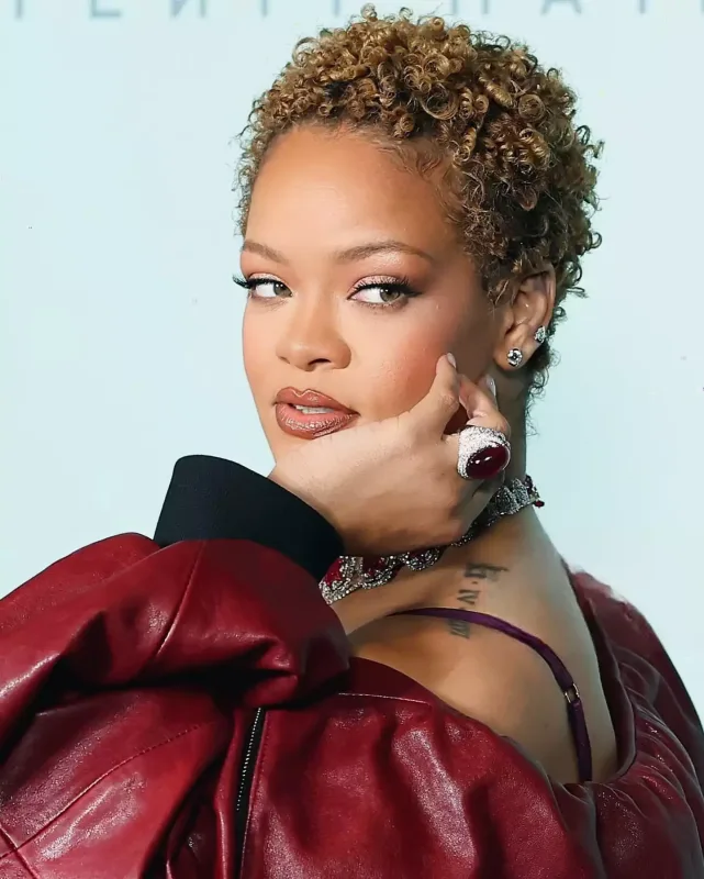 Rihanna yeni brendinin təqdimatında