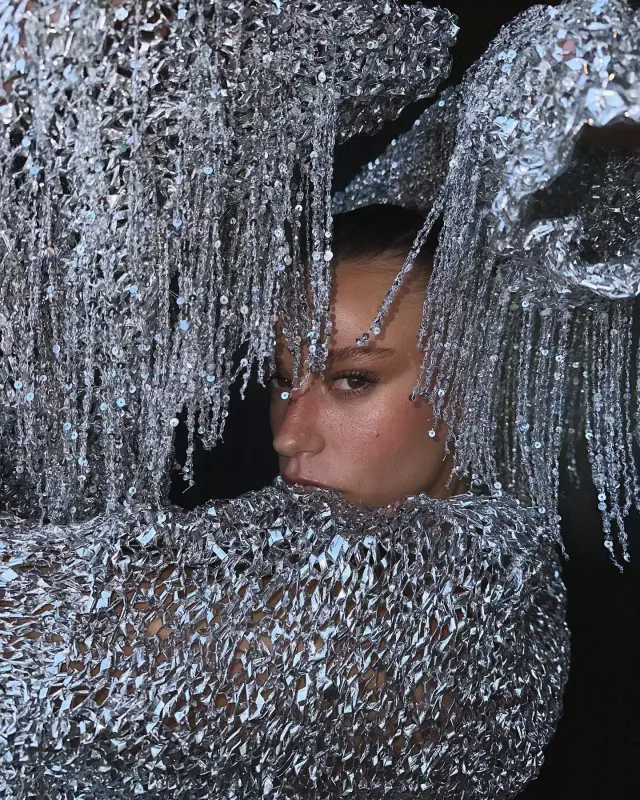 Serenayın müzakirəli libası...