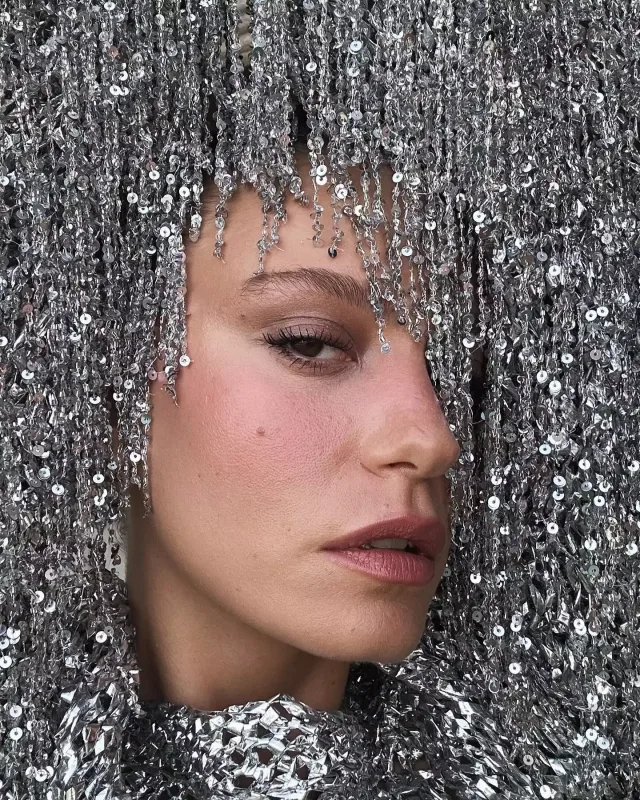 Serenayın müzakirəli libası...