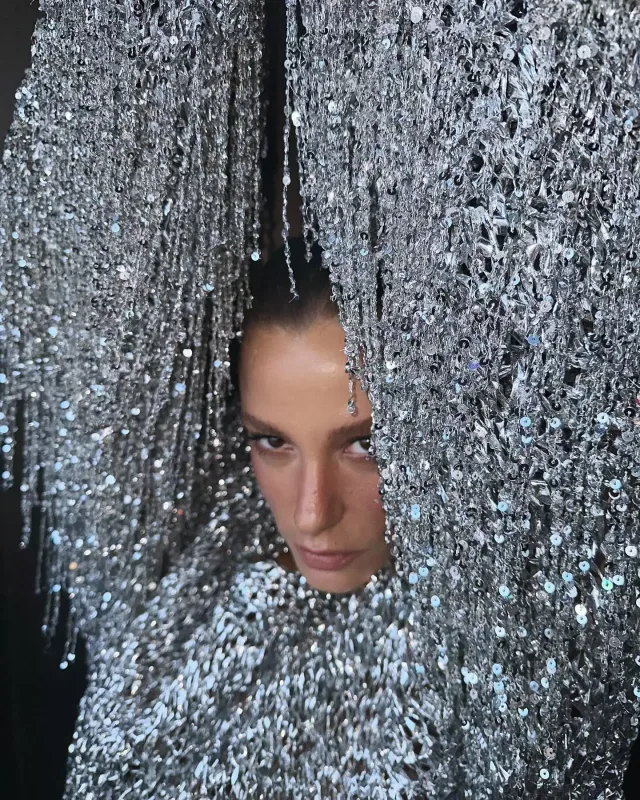 Serenayın müzakirəli libası...