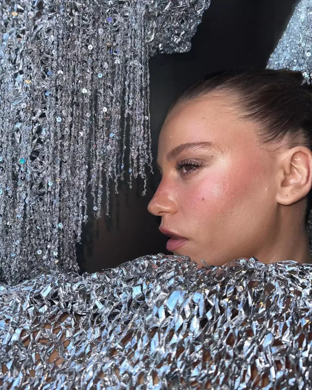 Serenayın müzakirəli libası...