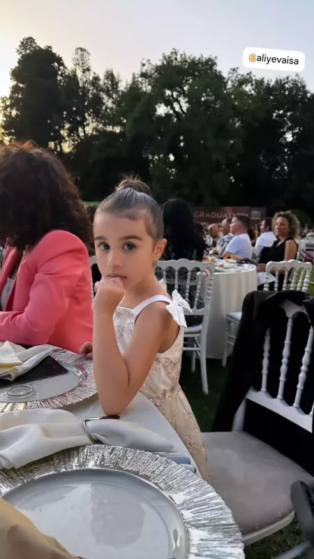 Mustafa Sandal Safuranın oğlunun məzuniyyətində!