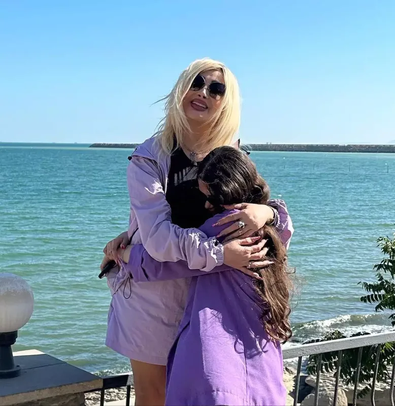 Məleykə Əsədova qızı ilə