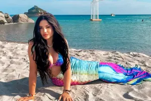 Aysel su pərisi obrazında