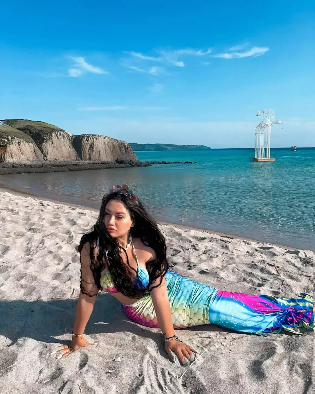 Aysel su pərisi obrazında