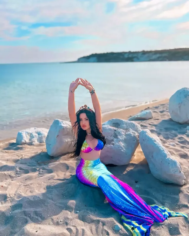 Aysel su pərisi obrazında