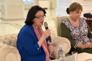 Firəngiz Əlizadə “Üzbəüz”də