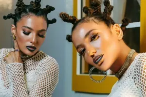 Dilarədən fərqli səhnə tərzi