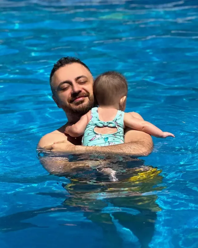 Azərdən qızı ilə paylaşım