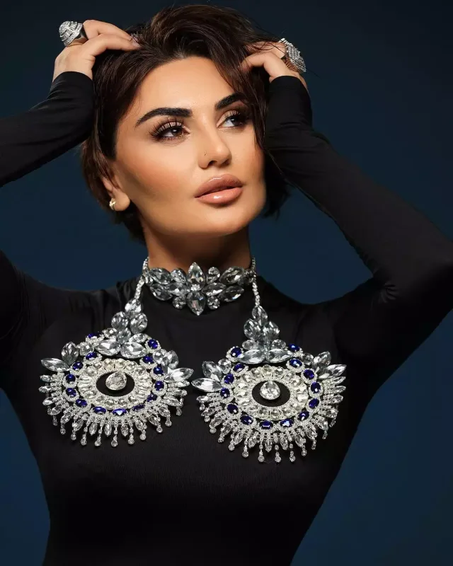 Şəbnəmdən fərqli fotolar