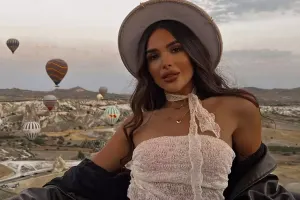 Ayrıldığı əriylə şəkillərini sildi