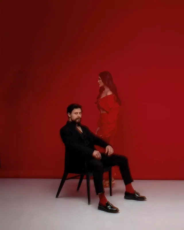 Ayrıldığı əriylə şəkillərini sildi