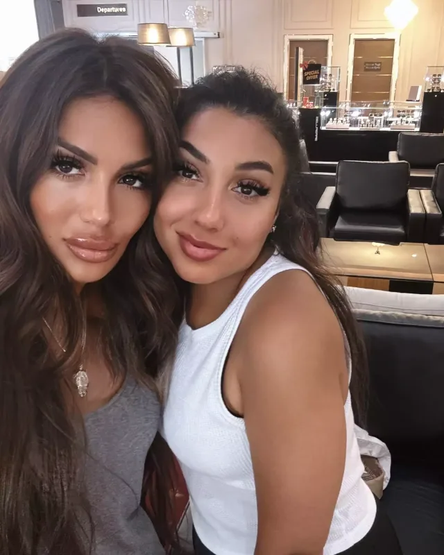 Oğlu ilə hava limanında!