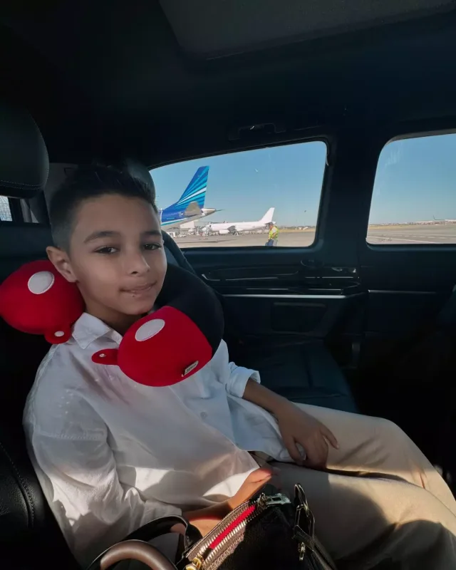 Oğlu ilə hava limanında!