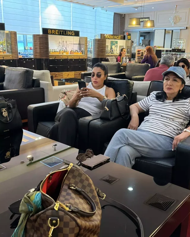 Oğlu ilə hava limanında!